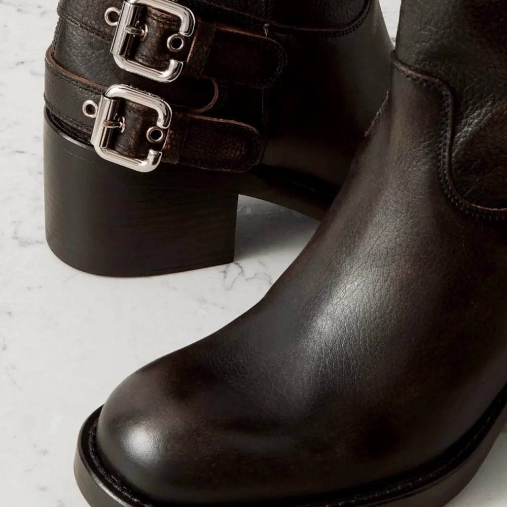 Chloé Buckled Textured leather ankle boots New condition - Picture 2 of 7